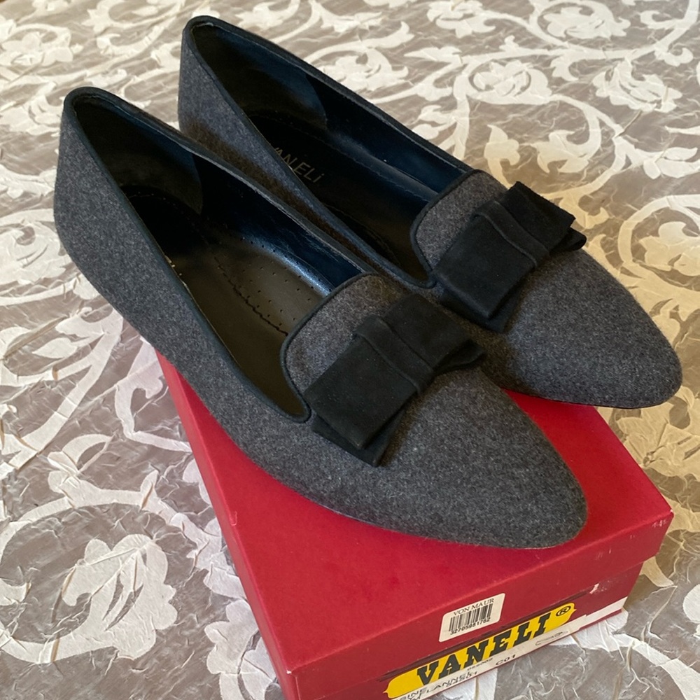 Vaneli size 9.5 “gesine” grey flannel slip on flat